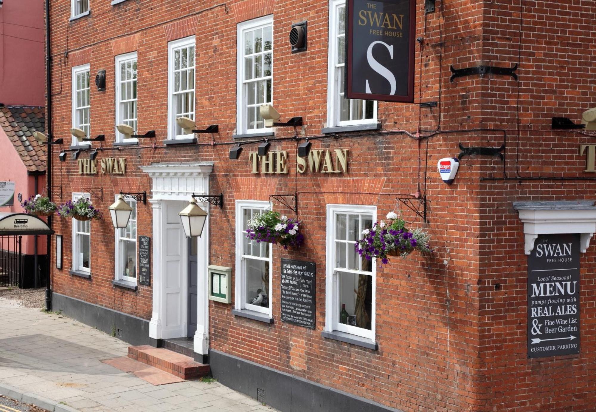 The Loddon Swan Acomodação com café da manhã Exterior foto